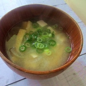 豆腐・揚げ・しめじの味噌汁